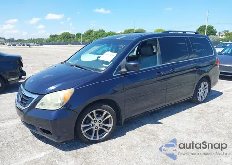 2008 Honda Odyssey Touring z USA, uszkodzony, nr VIN 5FNRL38828B045724